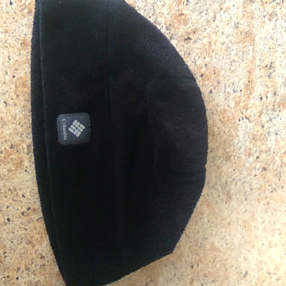 Womans columbia black beanie hat